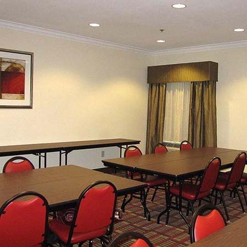 Madill Inn 2*