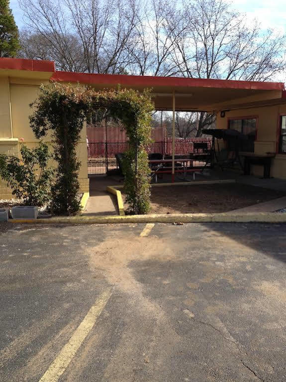 Madill Inn 2*